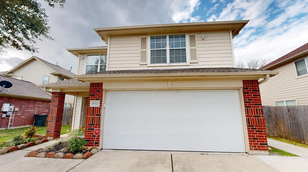 9507 Deep Valley Dr, Houston, TX 77044