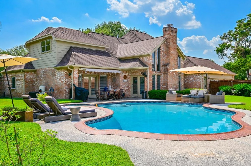 802 Silvergate Dr, Houston, TX 77079-5001