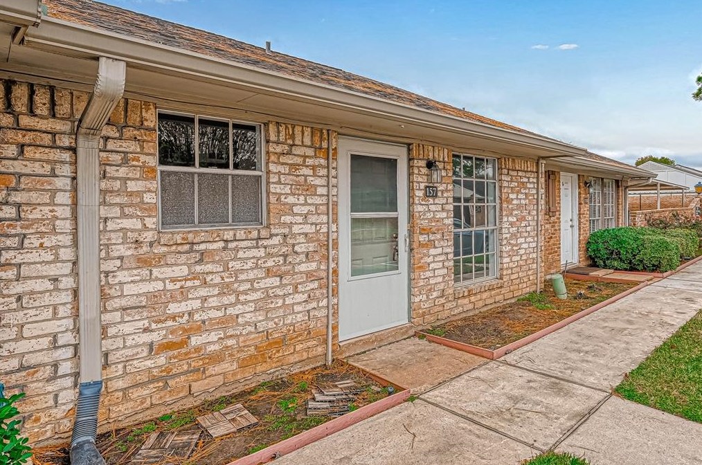 1110 W Tri Oaks Ln #157, Houston, TX 77043