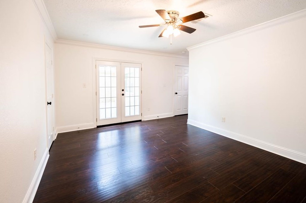 5947 Portal Dr, Houston TX  77096-5832 exterior