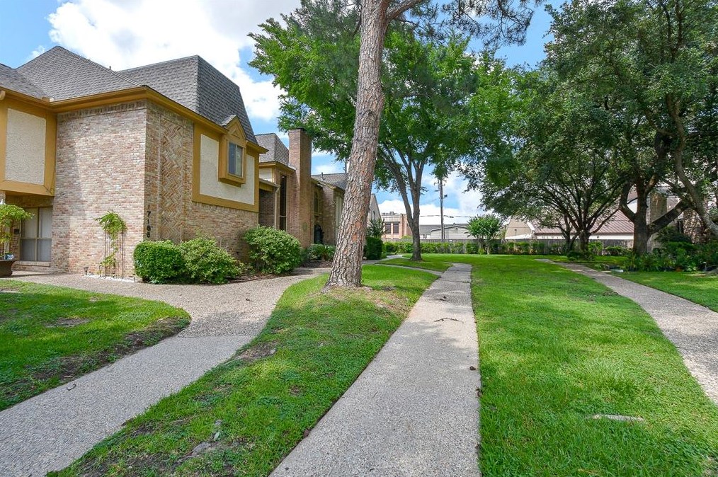 17160 Beaver Springs Dr, Houston, TX 77090-2343