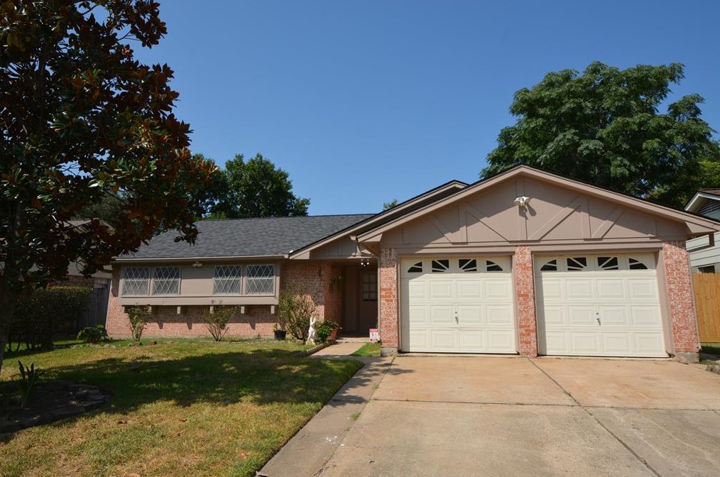 16323 Autumn Wind Dr, Houston TX  77090-4702 exterior