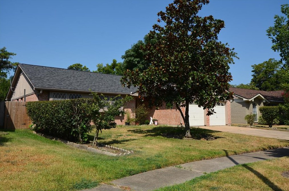 16323 Autumn Wind Dr, Houston, TX 77090-4702