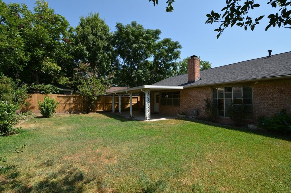 16323 Autumn Wind Dr, Houston TX  exterior