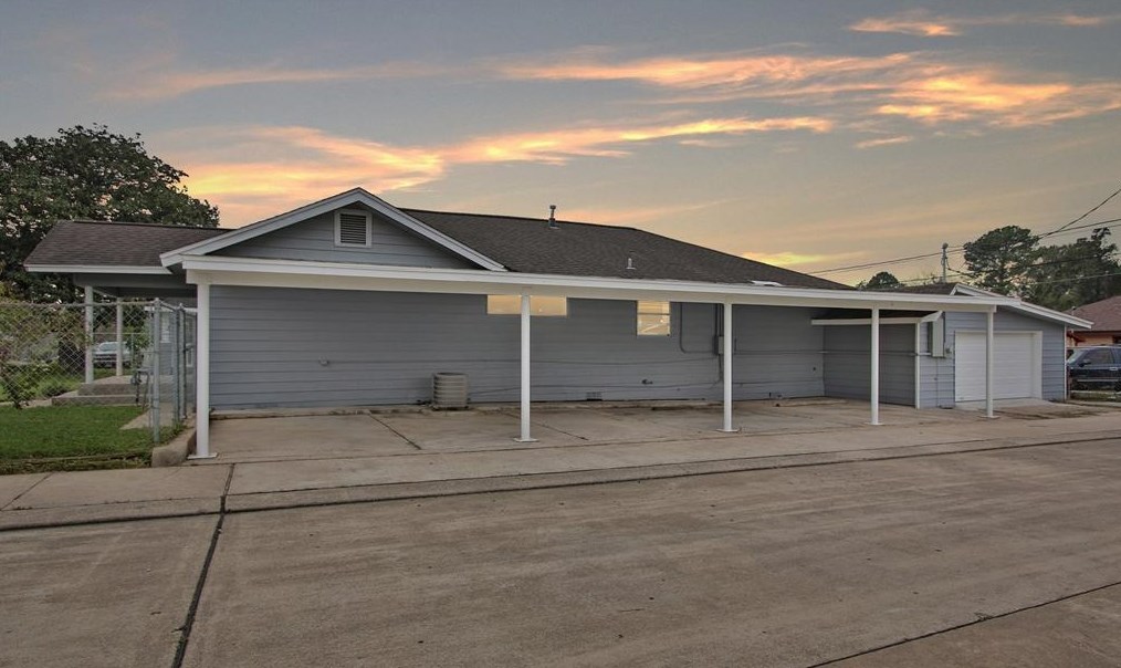 402 S 72nd St, Houston, TX 77011