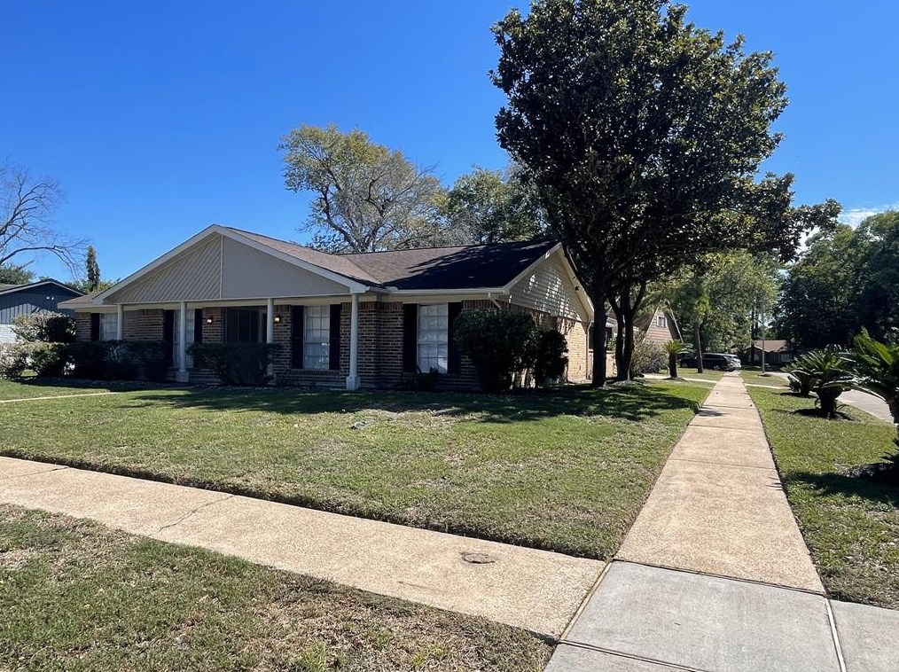 5615 Conecrest Ct, Houston, TX 77088-6703