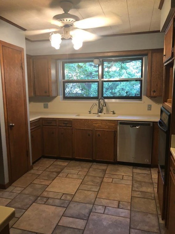 216 Willowbend St, Huntsville, TX 77320