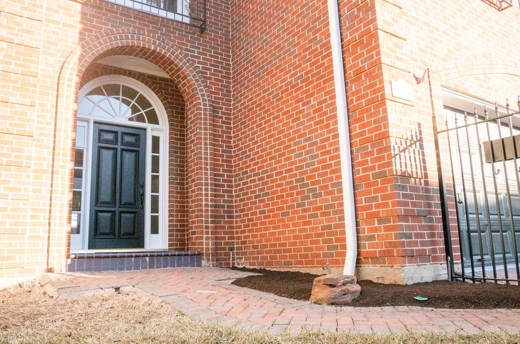 1309 Nantucket Dr, Houston, TX 77057