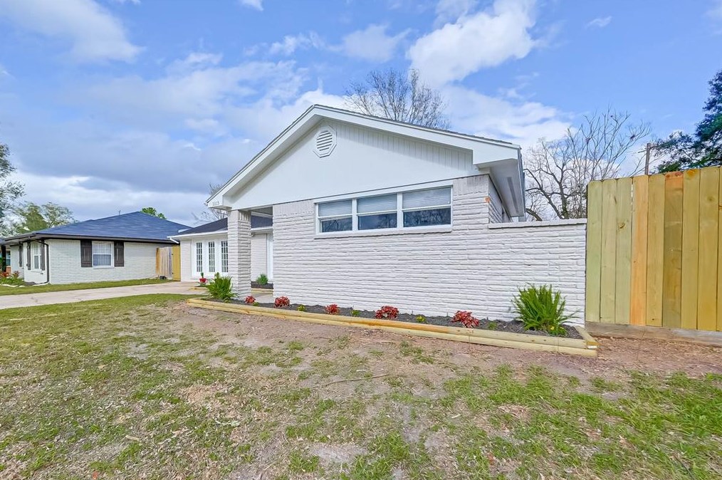 11115 Burdine St, Houston, TX 77096