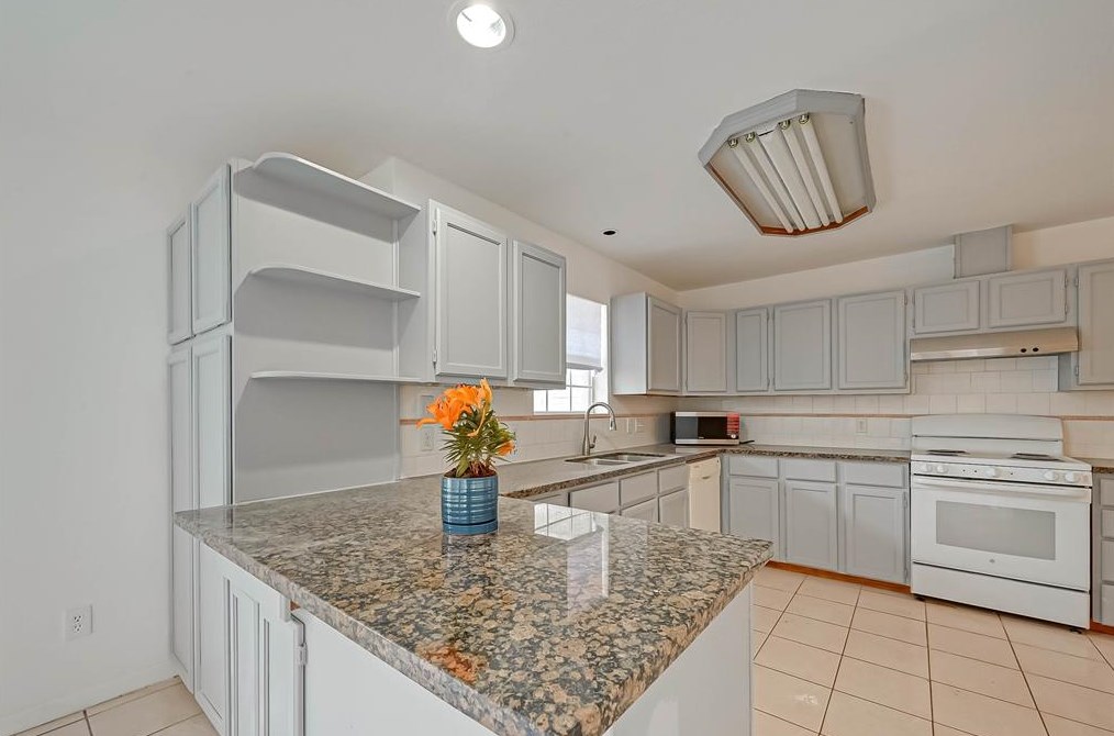 11115 Burdine St, Houston TX  77096-6105 exterior