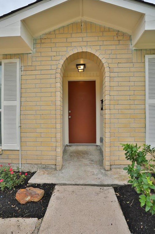 11319 Fawngrove Dr, Houston, TX 77048