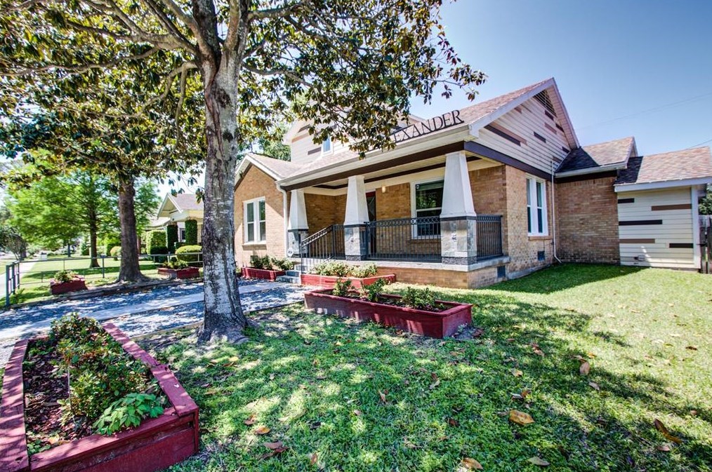 1047 Alexander St, Houston, TX 77008