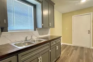 611 N Avenue D, Freeport, TX 77541 - Photo 6