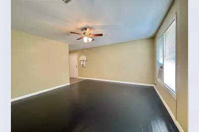 611 N Avenue D, Freeport, TX 77541 - Photo 4