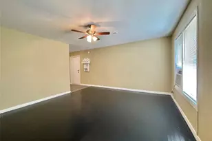 611 N Avenue D, Freeport, TX 77541 - Photo 4