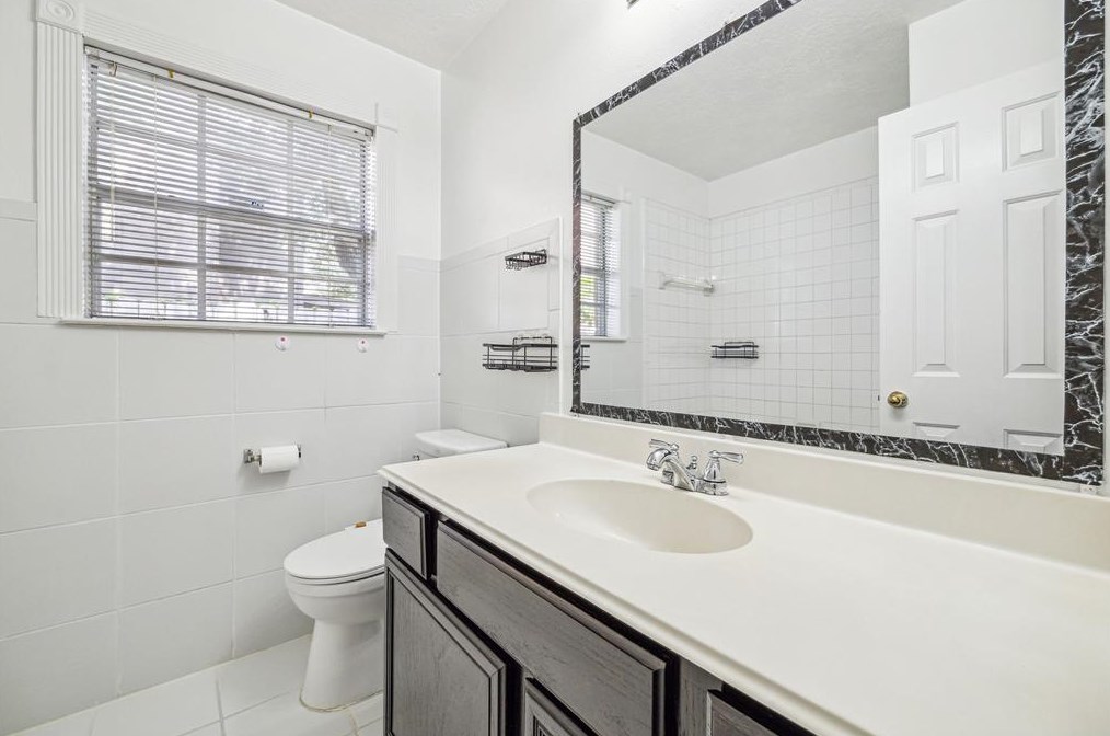 8411 Summertree Dr, Houston TX  77040-1677 exterior