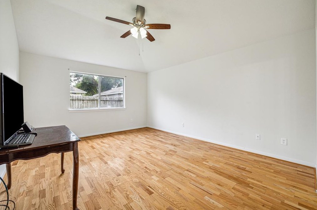 8411 Summertree Dr, Houston TX  77040-1677 exterior