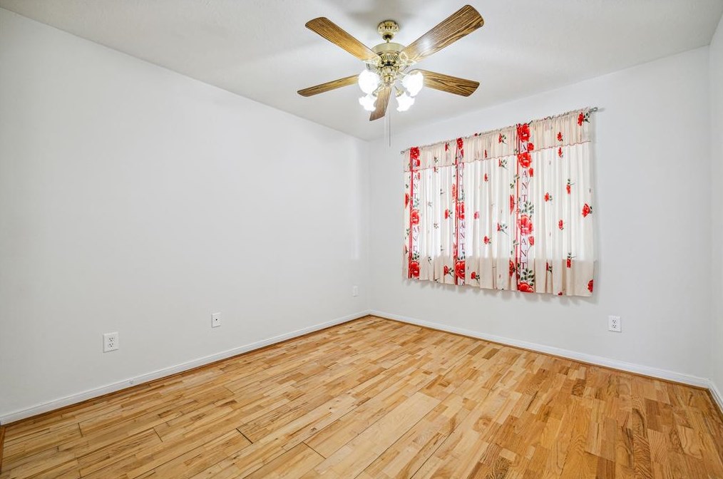 8411 Summertree Dr, Houston TX  77040-1677 exterior