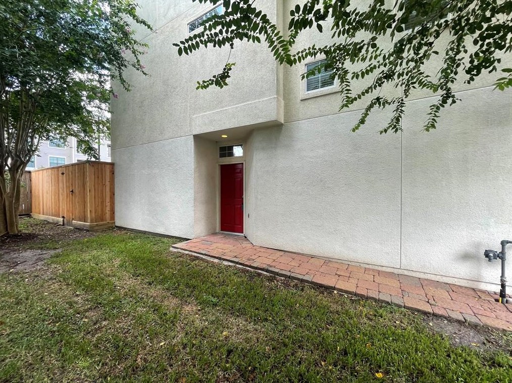 9126 Harbor Hills Dr, Houston, TX 77054