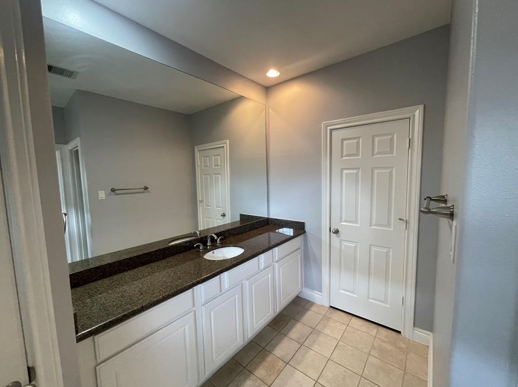 9126 Harbor Hills Dr, Houston TX  77054-6008 exterior