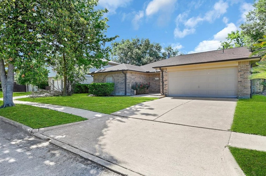 2910 Norwich St, Pearland, TX 77584