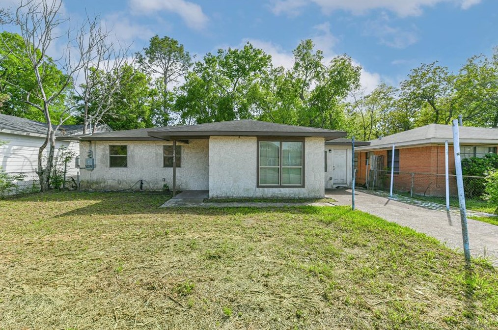 5028 Briscoe St, Houston, TX 77033
