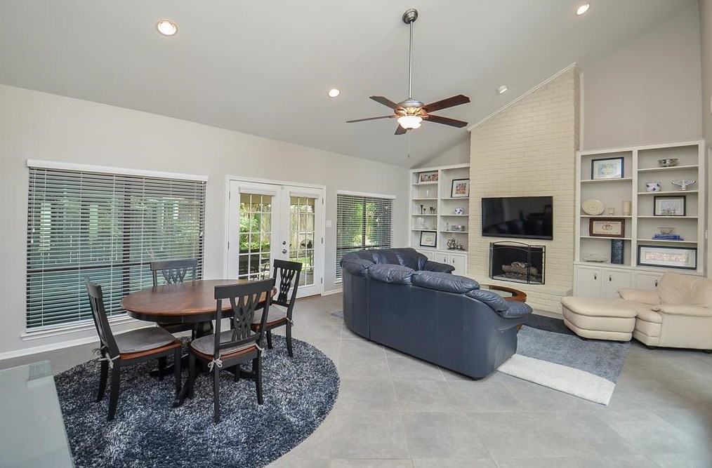 12107 Olympia Dr, Houston TX  77042-2817 exterior
