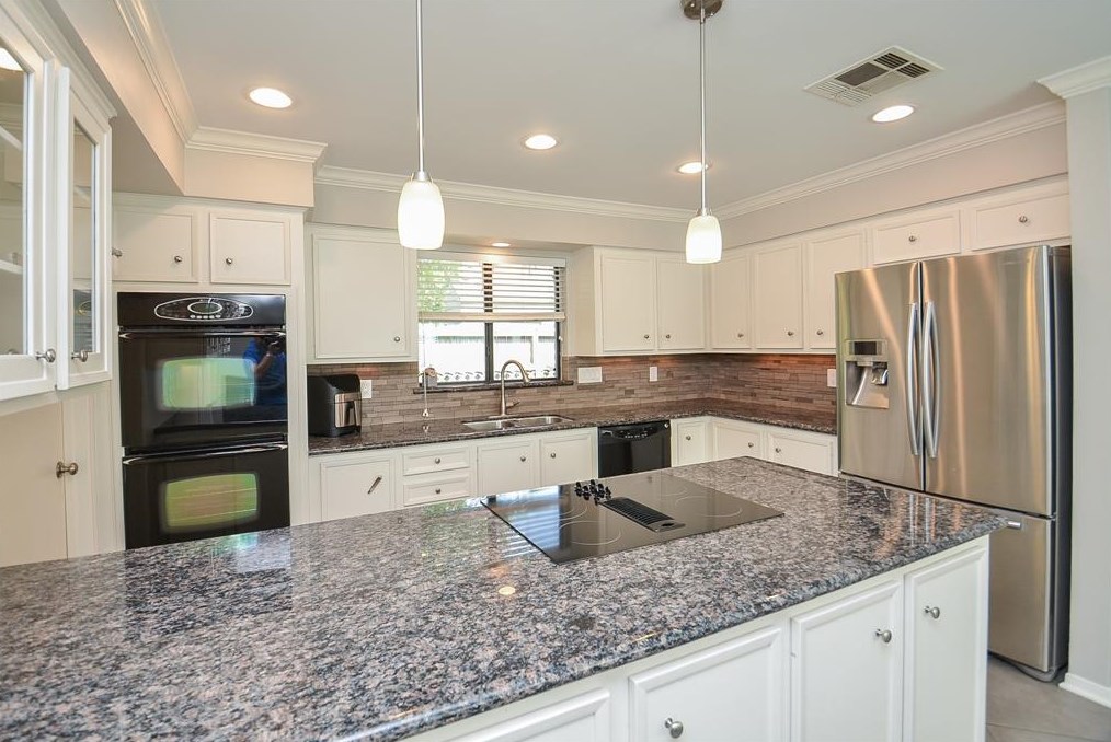12107 Olympia Dr, Houston TX  77042-2817 exterior