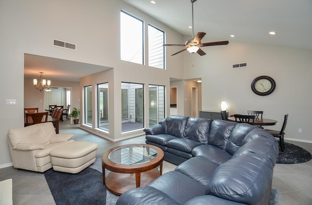 12107 Olympia Dr, Houston TX  77042-2817 exterior