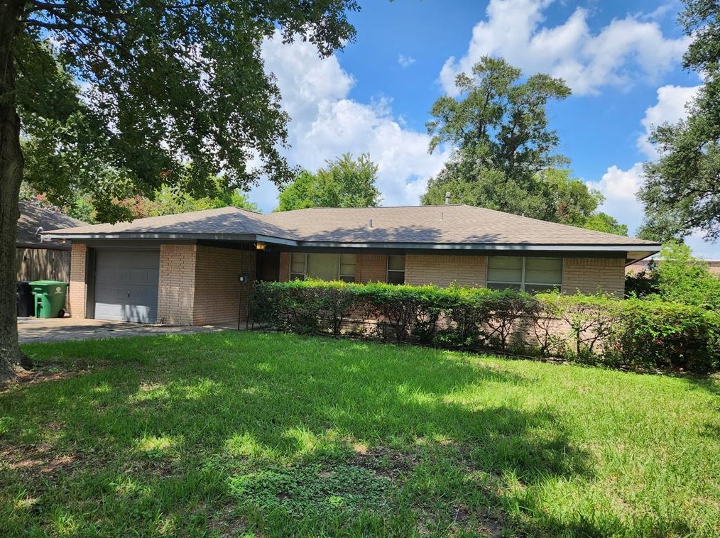 4518 Brookwoods Dr, Houston, TX 77092-8338