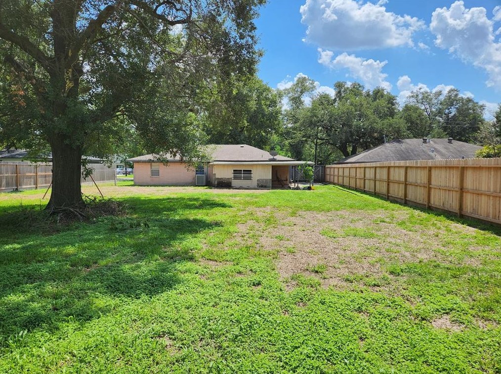 4518 Brookwoods Dr, Houston TX  77092-8338 exterior