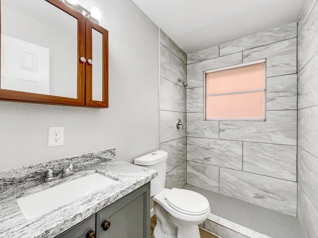 5535 Crane St, Houston TX  77026-4012 exterior