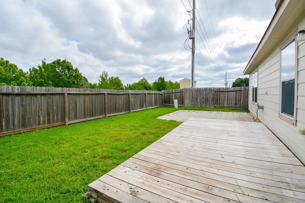 24514 Lakecrest Village Dr, Katy TX  77493-2731 exterior