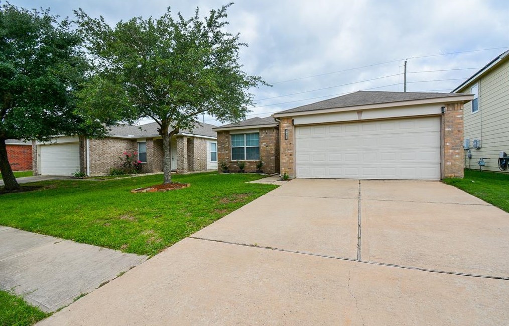 24514 Lakecrest Village Dr, Katy TX  77493-2731 exterior