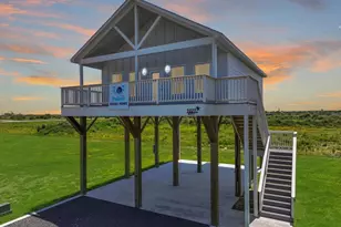 1021 Sunset Circle W, Crystal Beach, TX 77650 - Photo 1