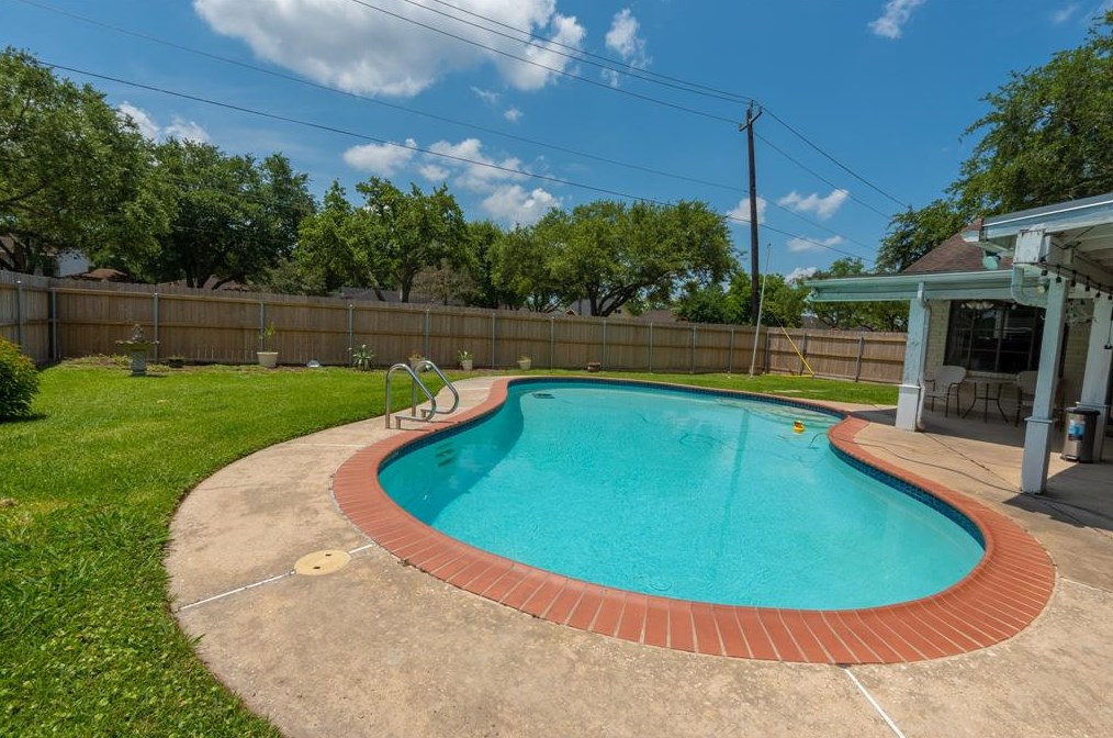 11015 Sageyork Dr, Houston, TX 77089-3623