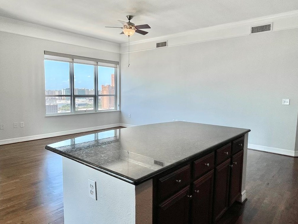 2323 Mccue #2302b, Houston, TX 77056