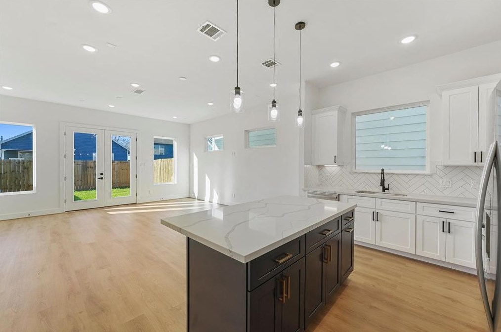 4036 Porter St, Houston, TX 77021-2600