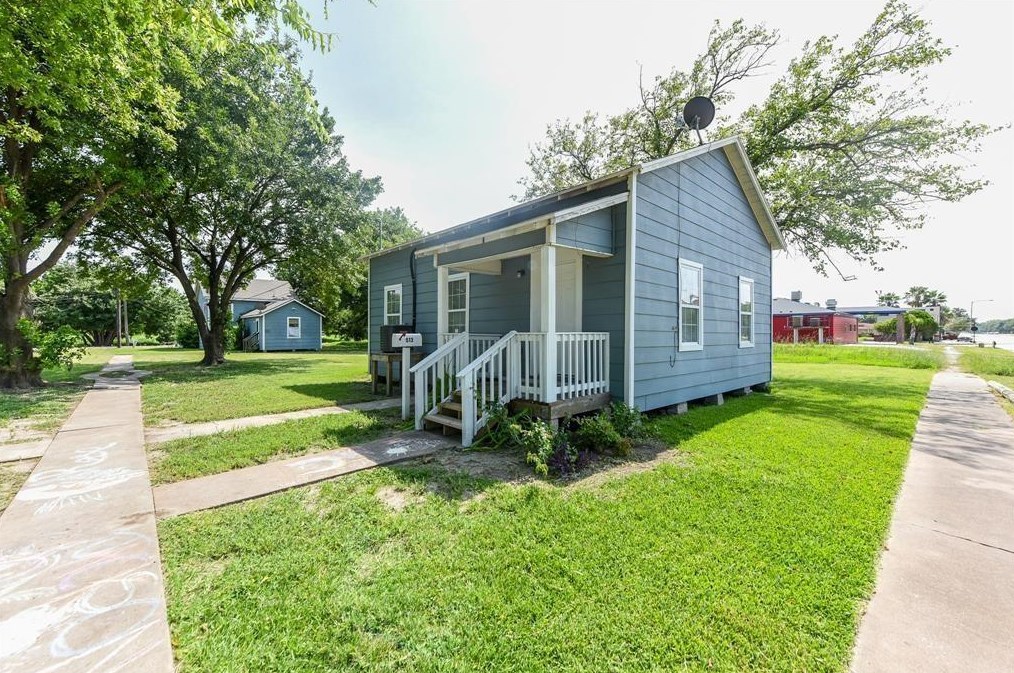 513 3rd Ave N, Texas City, TX 77590