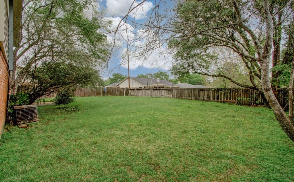 15910 Timber Vly Dr, Houston TX 77070-1969 exterior