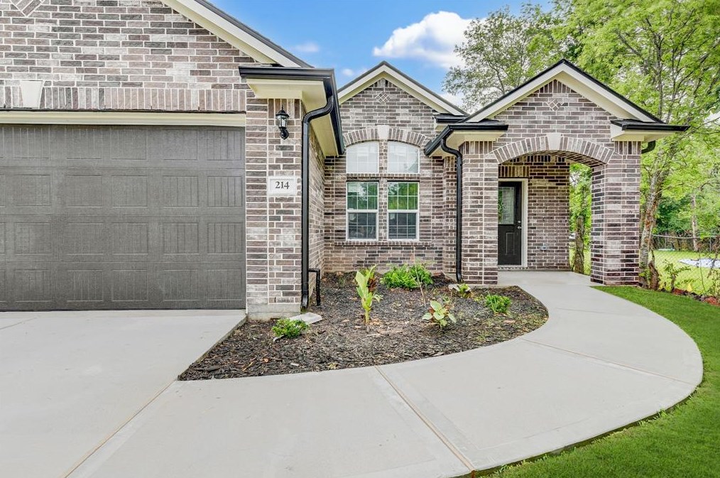 214 Algeria St, Texas City, TX 77591-3829