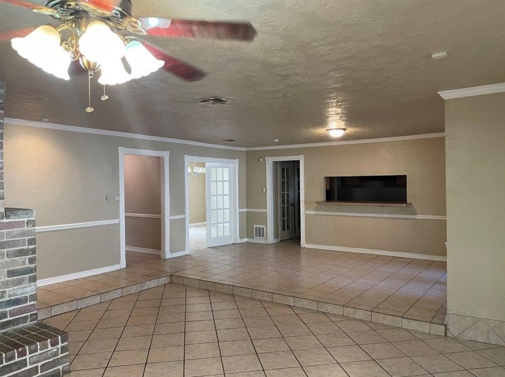 7726 Streamside Dr, Houston TX  77088-4412 exterior