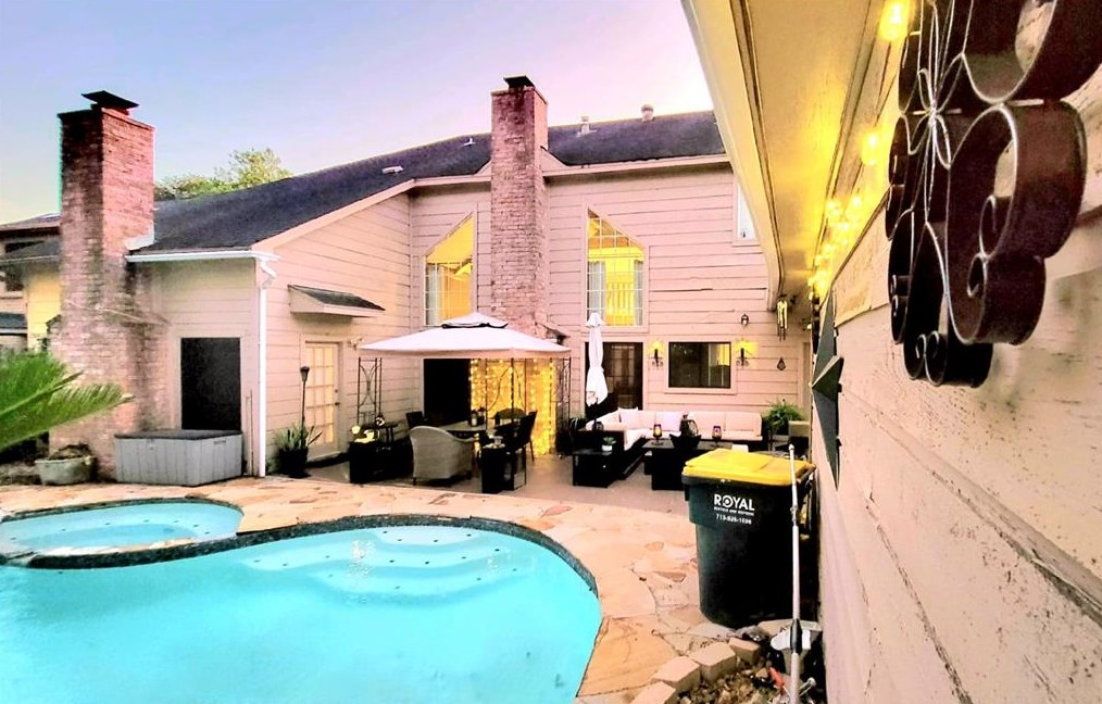 15218 Ripplewind Ln, Houston TX 77068-1930 exterior