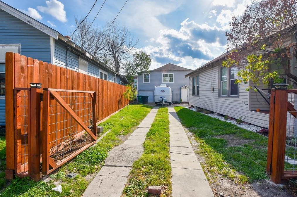 3912 Bering St, Houston, TX 77003
