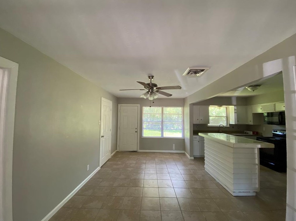 5767 Flamingo Dr, Houston, TX 77033-2207