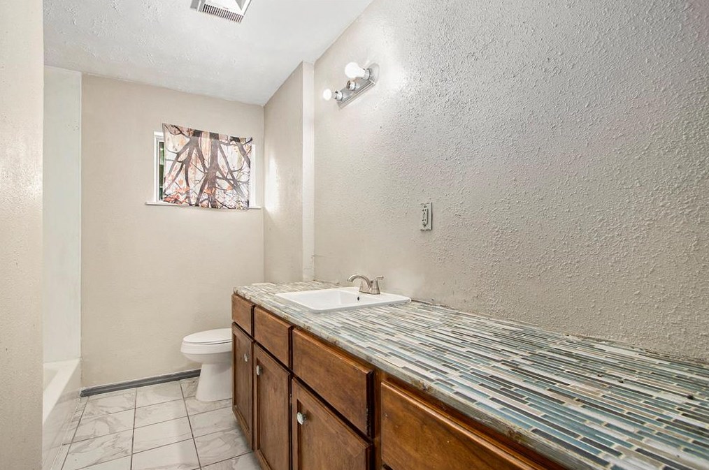 634 Elton St, Houston TX  77034-1305 exterior
