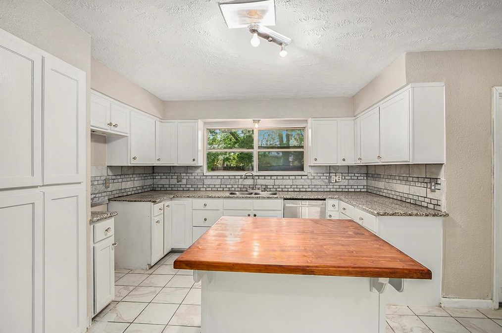 634 Elton St, Houston TX  77034-1305 exterior