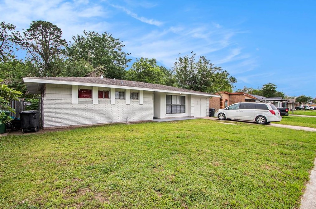 634 Elton St, Houston, TX 77034-1305