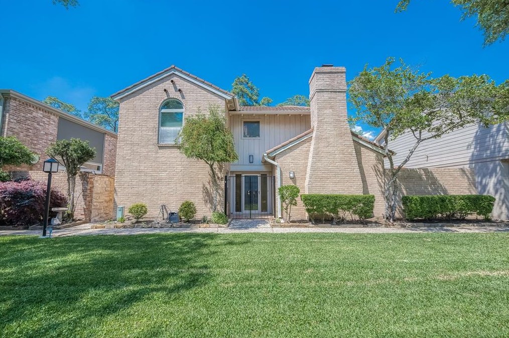 14 Kings Row, Houston, TX 77069-1708