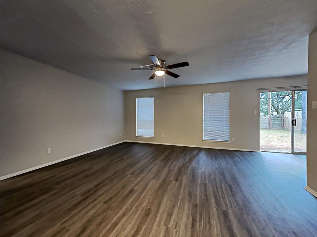 1321 N 7th St, Conroe, TX 77301